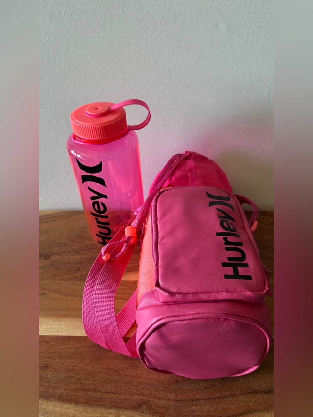 Hurley Hot Pink Sling Bag with Matching Bottle NWOT